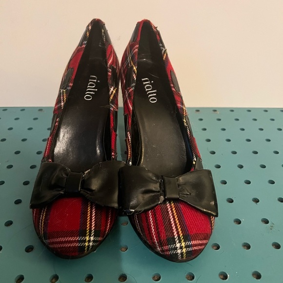 Women’s Heels - Picture 4 of 5